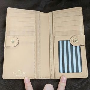kate spade Bags - Kate Spade purse and matching wallet kate spade Bags - Kate Spade purse and matching wallet